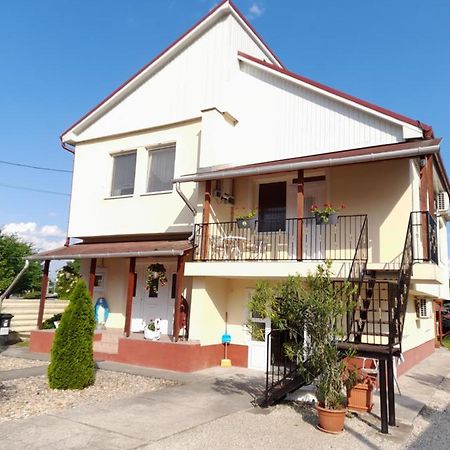 Napsugar Vendeghaz Apartment ทิสเซาอีแวรอช ภายนอก รูปภาพ